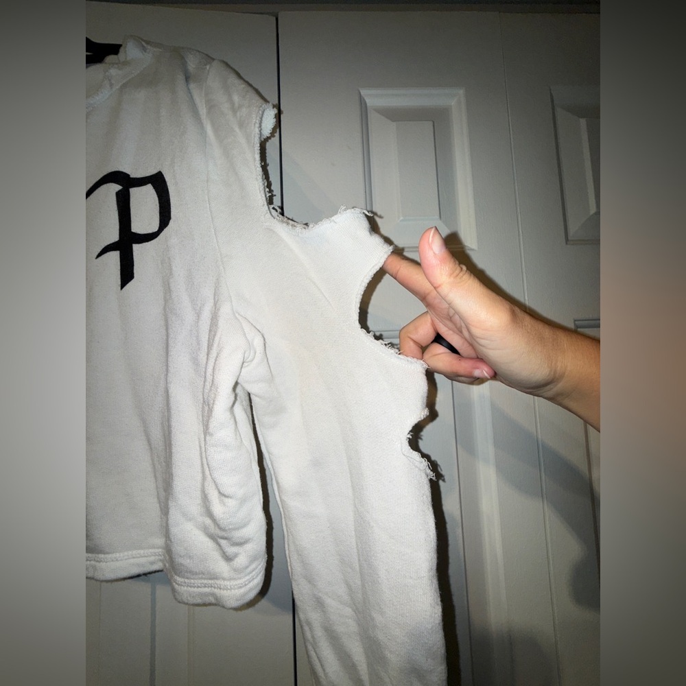 White Reputation Sweatshirt/Sweater - Taylor Swift - Picture 3 of 5